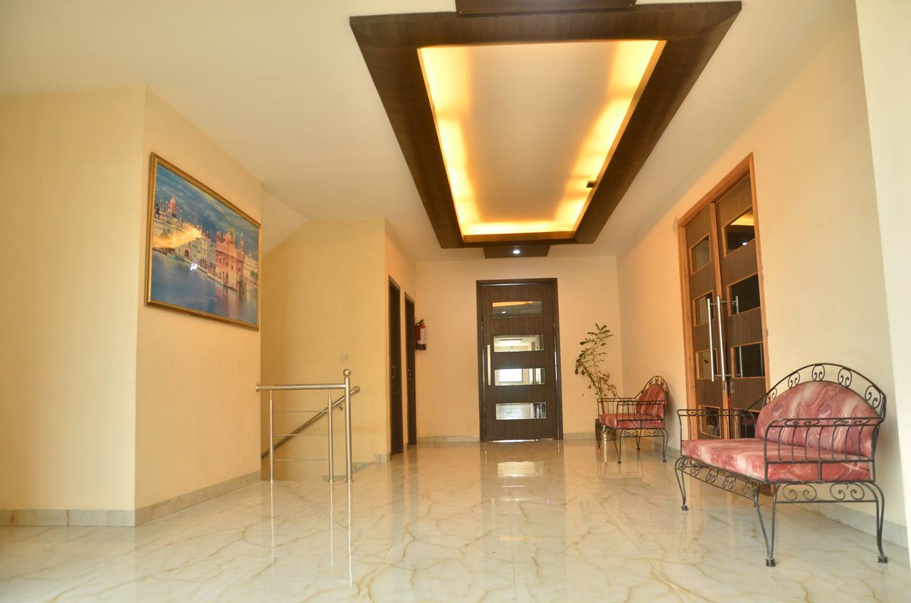 Hotel Milan Palace Amritsar Exterior photo